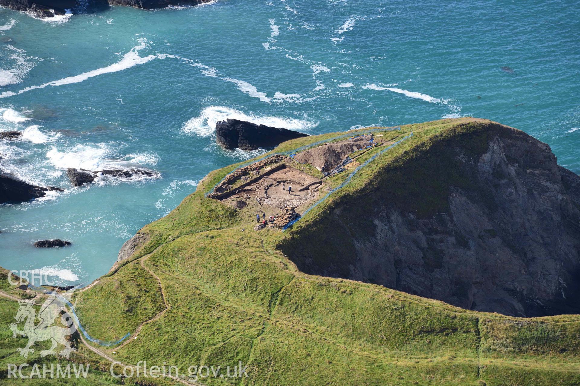 Porth y Rhaw coastal promontory fort. Excavations in progress by the Dyfed Archaeological Trust. © Crown: CHERISH PROJECT 2017. Produced with EU funds through the Ireland Wales Co-operation Programme 2014-2023.