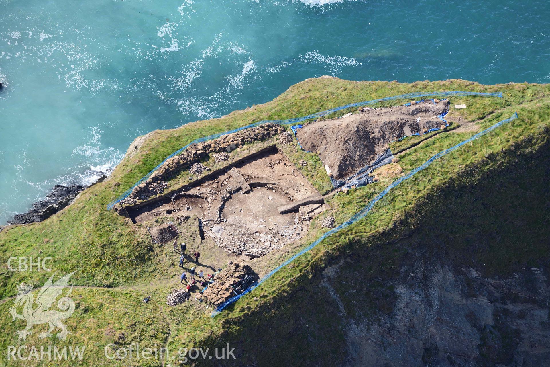 Porth y Rhaw coastal promontory fort. Excavations in progress by the Dyfed Archaeological Trust. Detail of circular temple structure. © Crown: CHERISH PROJECT 2017. Produced with EU funds through the Ireland Wales Co-operation Programme 2014-2023.