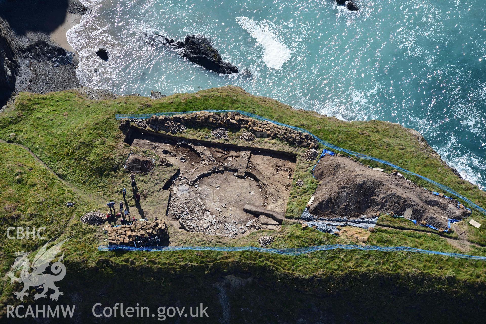 Porth y Rhaw coastal promontory fort. Excavations in progress by the Dyfed Archaeological Trust. Detail of circular temple structure. © Crown: CHERISH PROJECT 2017. Produced with EU funds through the Ireland Wales Co-operation Programme 2014-2023.