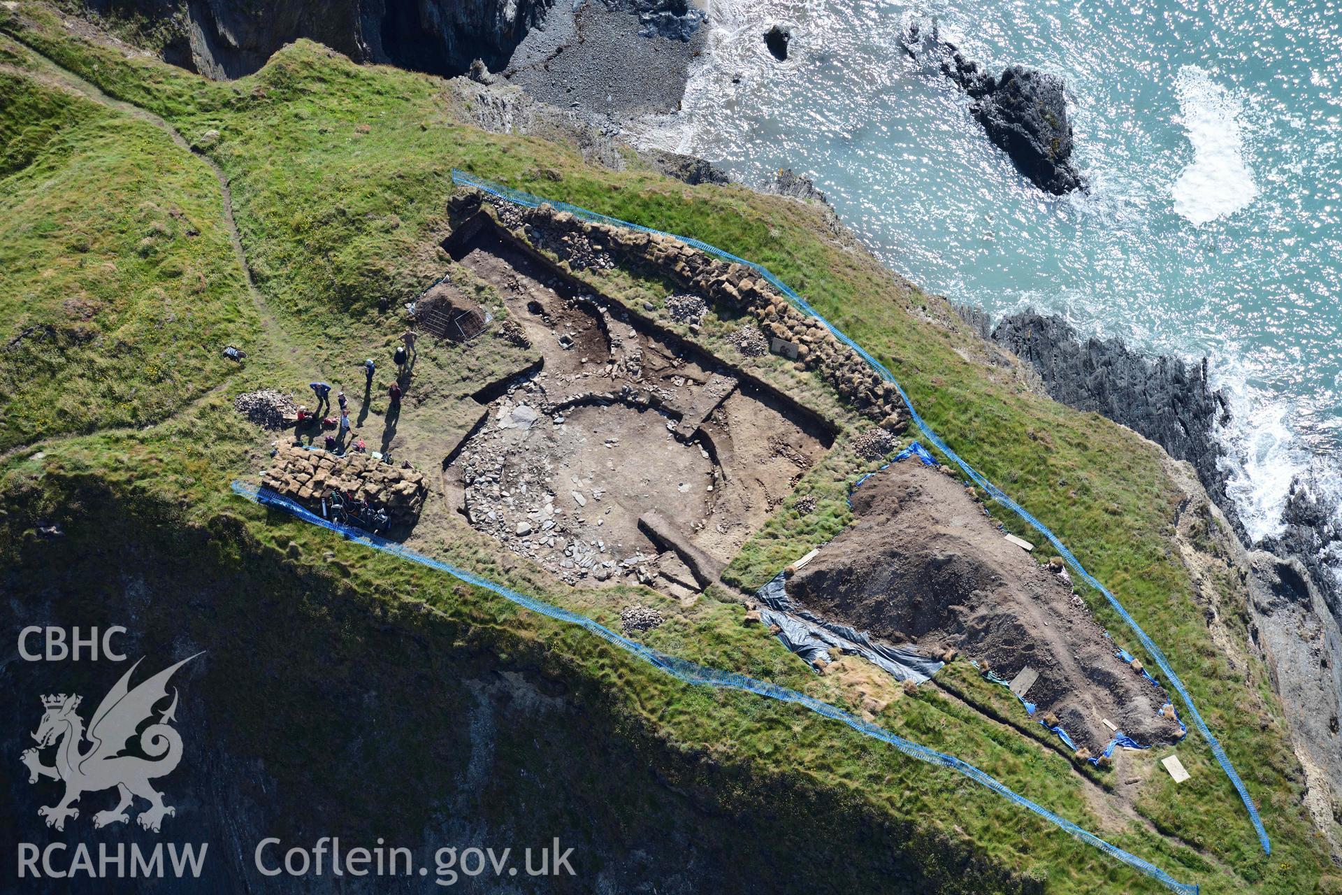 Porth y Rhaw coastal promontory fort. Excavations in progress by the Dyfed Archaeological Trust. Detail of circular temple structure. © Crown: CHERISH PROJECT 2017. Produced with EU funds through the Ireland Wales Co-operation Programme 2014-2023.
