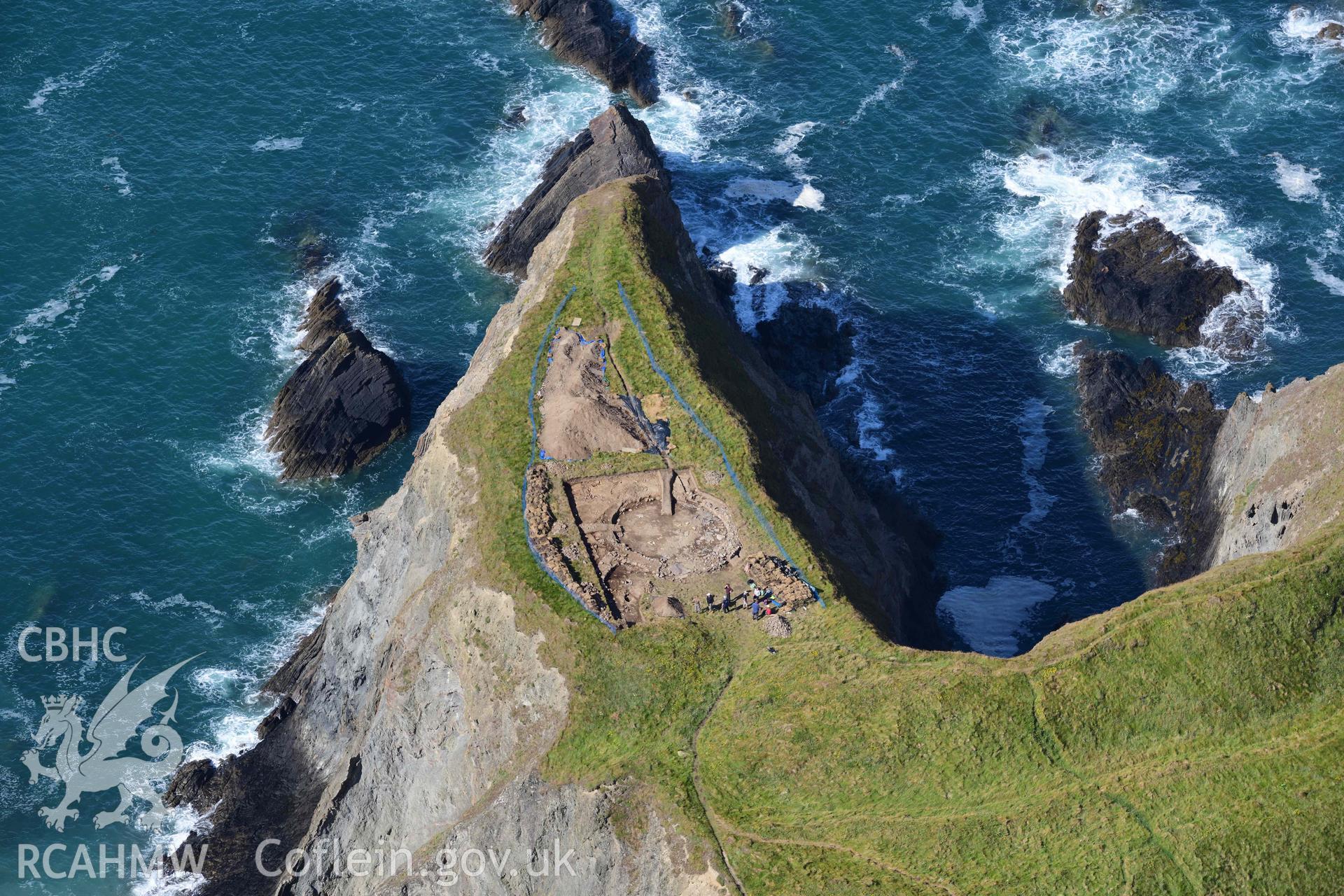 Porth y Rhaw coastal promontory fort. Excavations in progress by the Dyfed Archaeological Trust. © Crown: CHERISH PROJECT 2017. Produced with EU funds through the Ireland Wales Co-operation Programme 2014-2023.