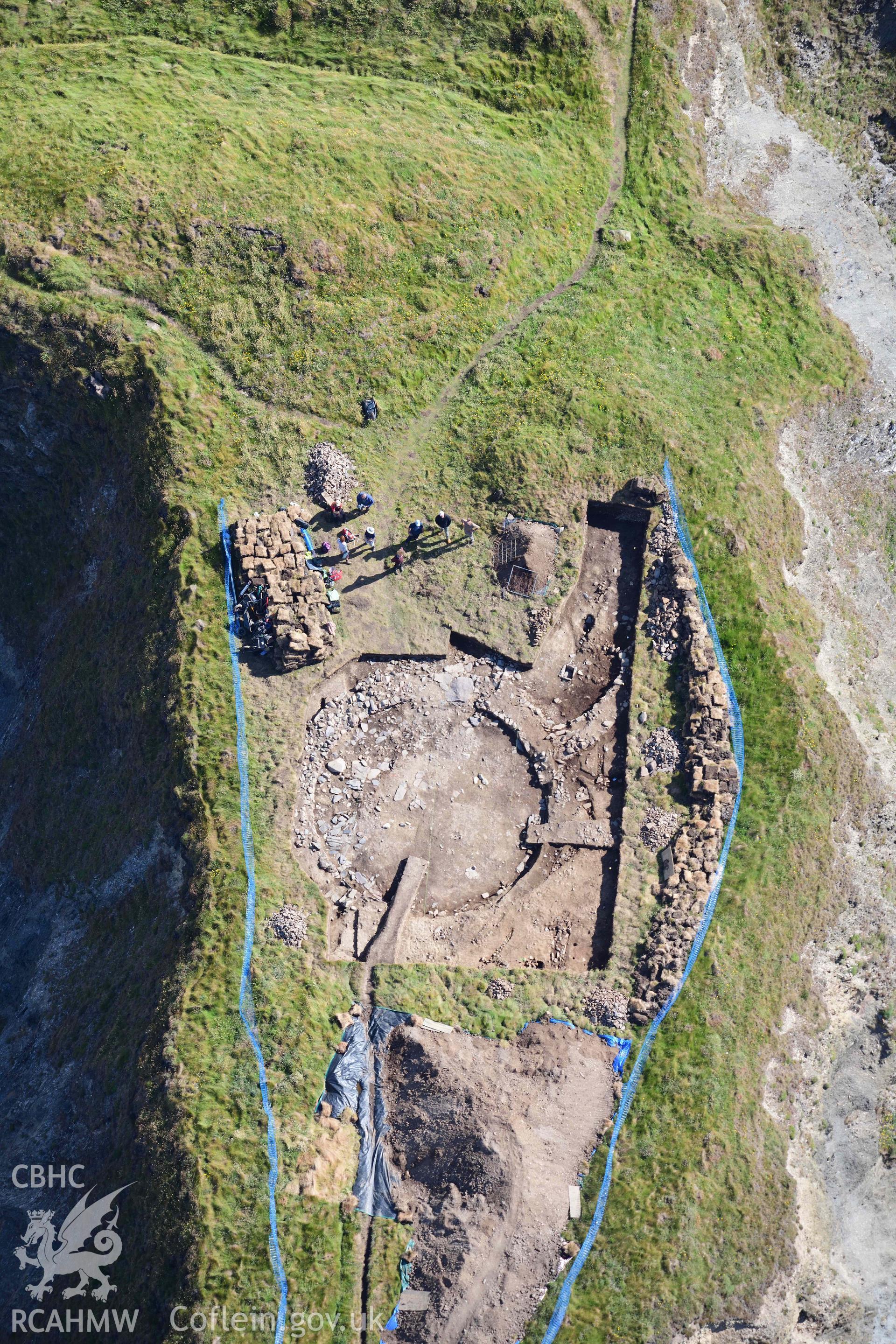 Porth y Rhaw coastal promontory fort. Excavations in progress by the Dyfed Archaeological Trust. Detail of circular temple structure. © Crown: CHERISH PROJECT 2017. Produced with EU funds through the Ireland Wales Co-operation Programme 2014-2023.