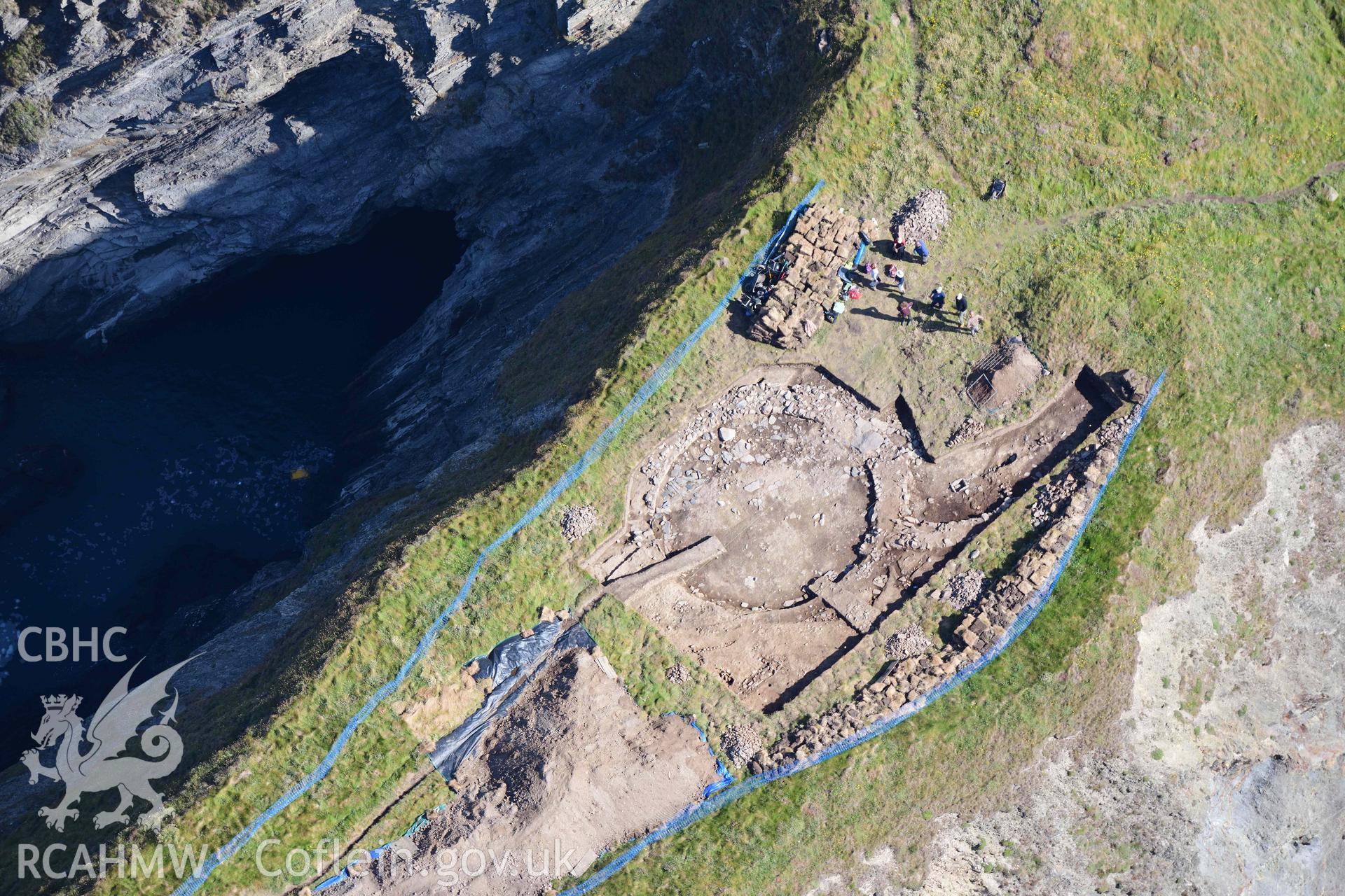 Porth y Rhaw coastal promontory fort. Excavations in progress by the Dyfed Archaeological Trust. Detail of circular temple structure. © Crown: CHERISH PROJECT 2017. Produced with EU funds through the Ireland Wales Co-operation Programme 2014-2023.