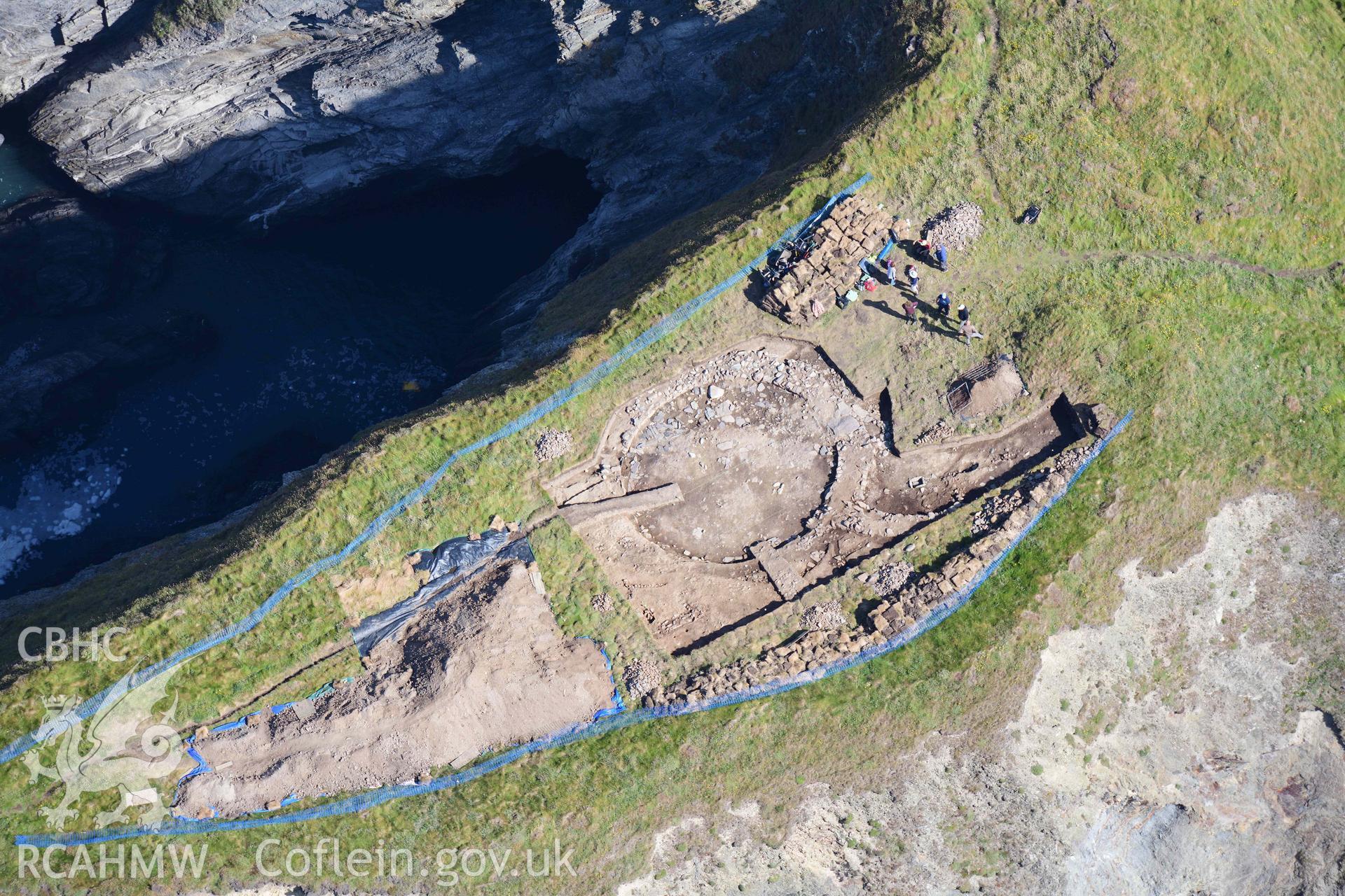 Porth y Rhaw coastal promontory fort. Excavations in progress by the Dyfed Archaeological Trust. Detail of circular temple structure. © Crown: CHERISH PROJECT 2017. Produced with EU funds through the Ireland Wales Co-operation Programme 2014-2023.