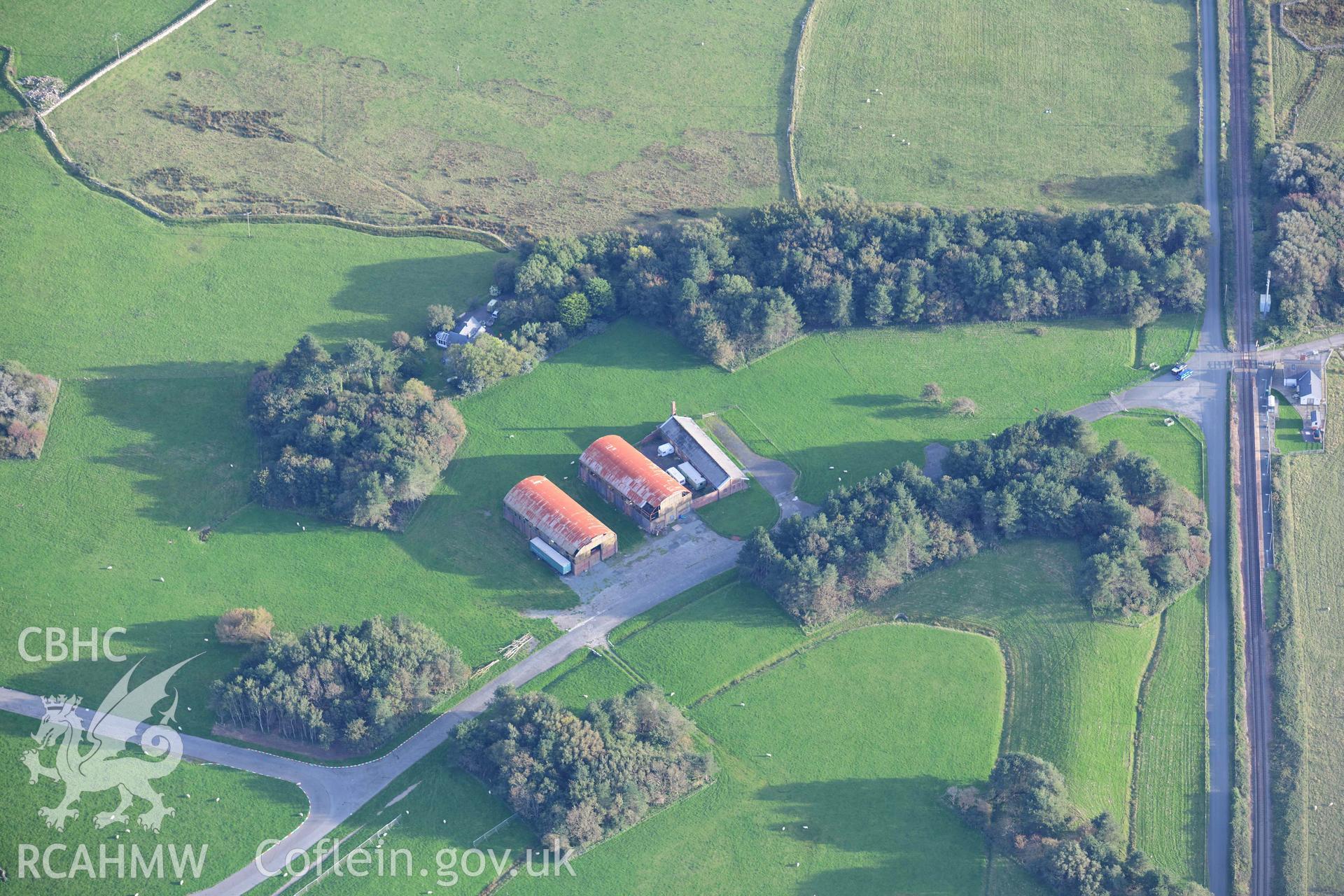Tonfannau camp, hangars