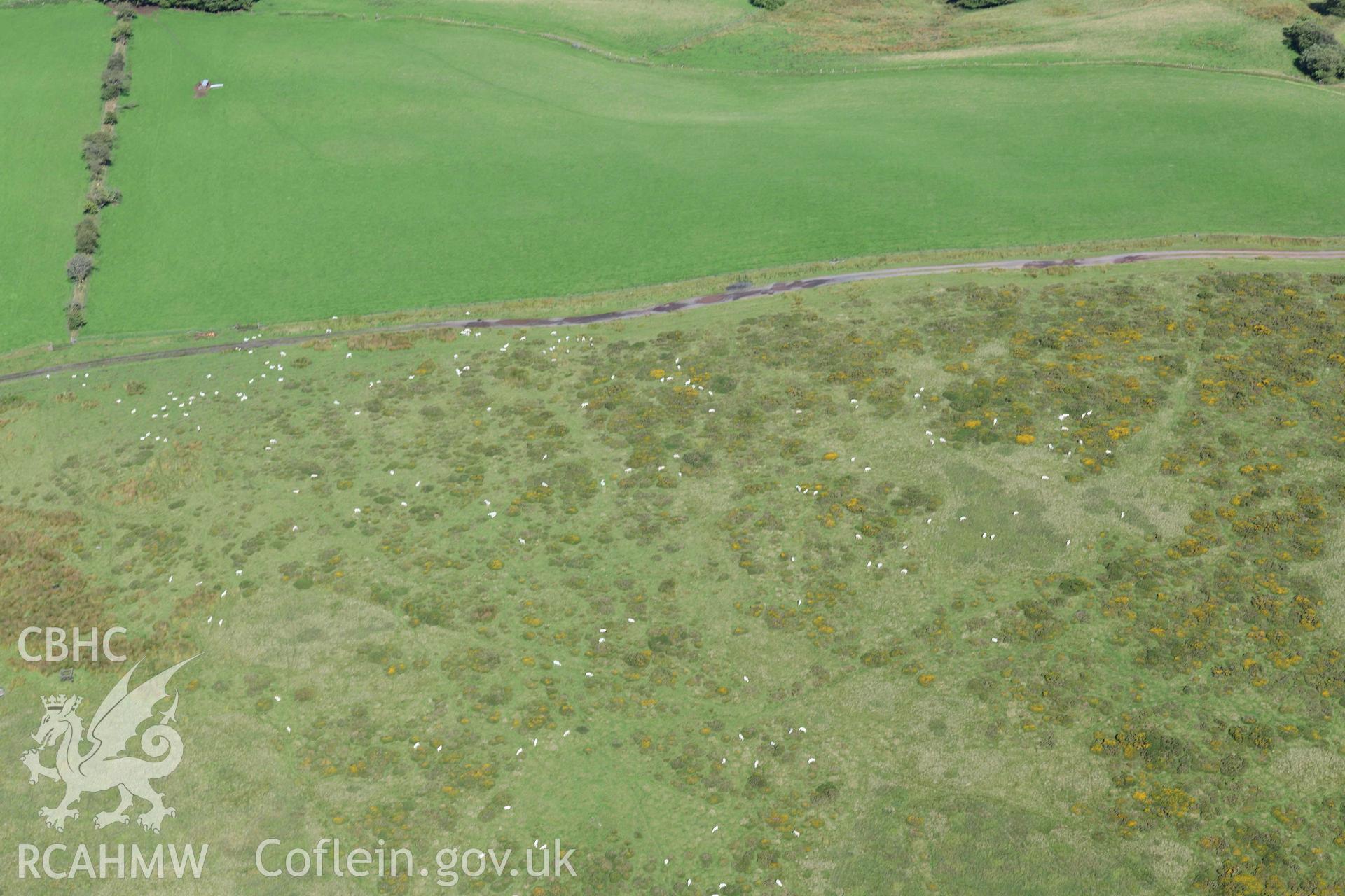 Round cairn near Gwar y Felin, view from W