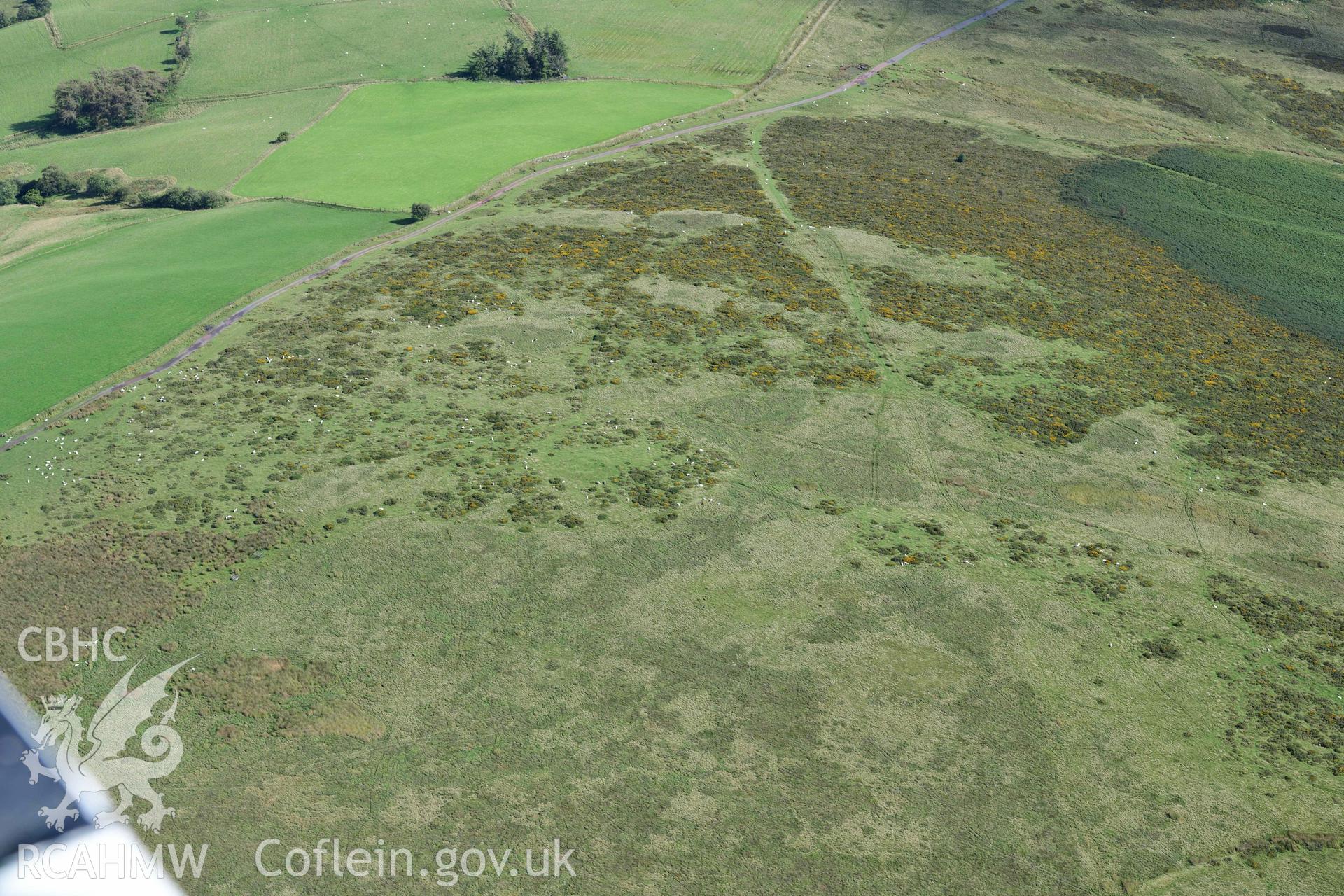 Round cairn near Gwar y Felin, view from NW