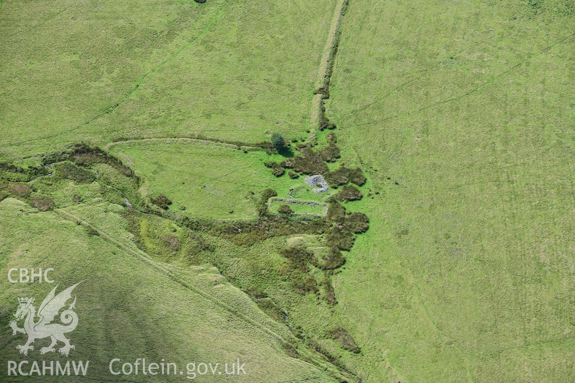 Ysgir fawr, deserted farmstead and fields