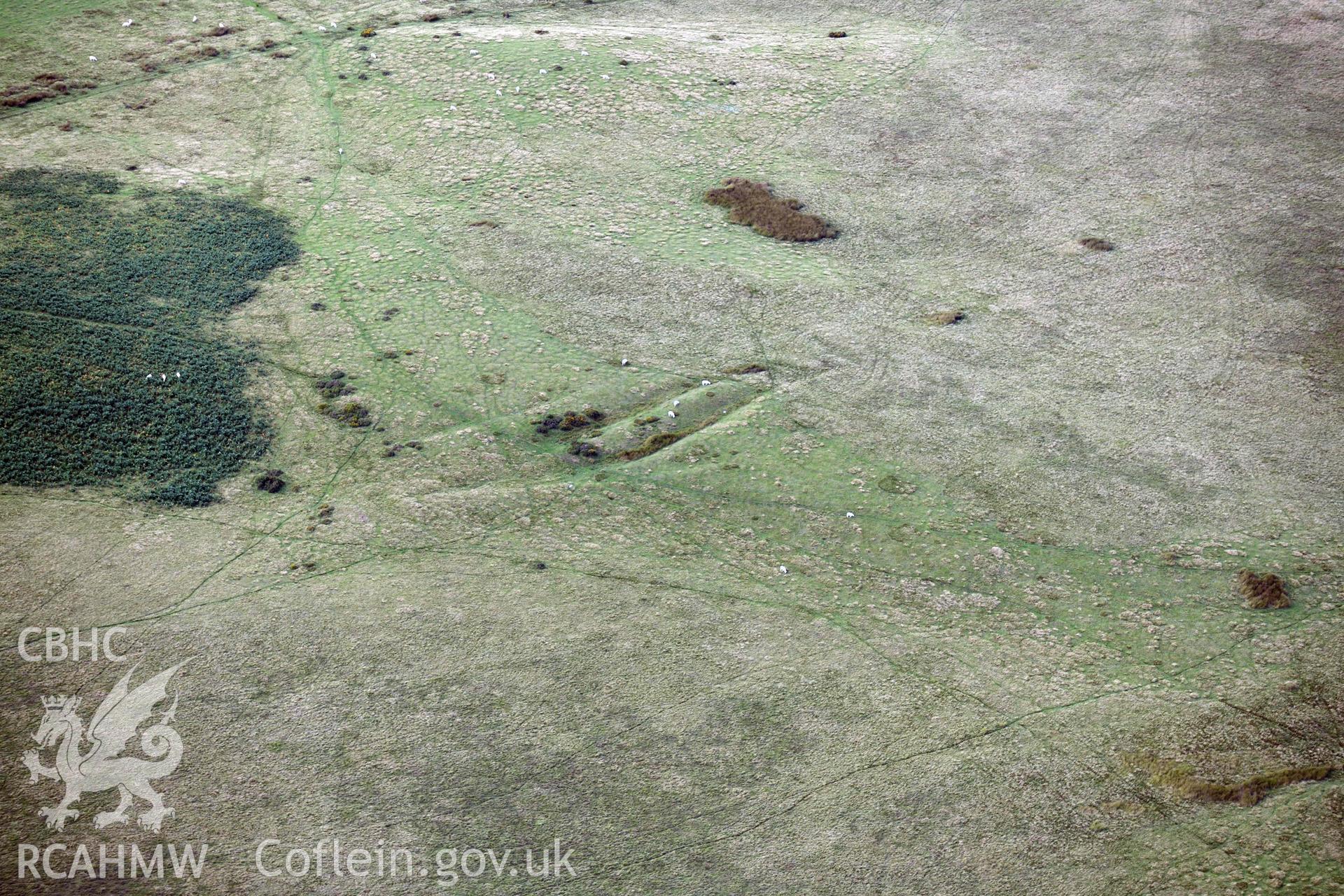 Bailey Bach round cairn and cist, view from east