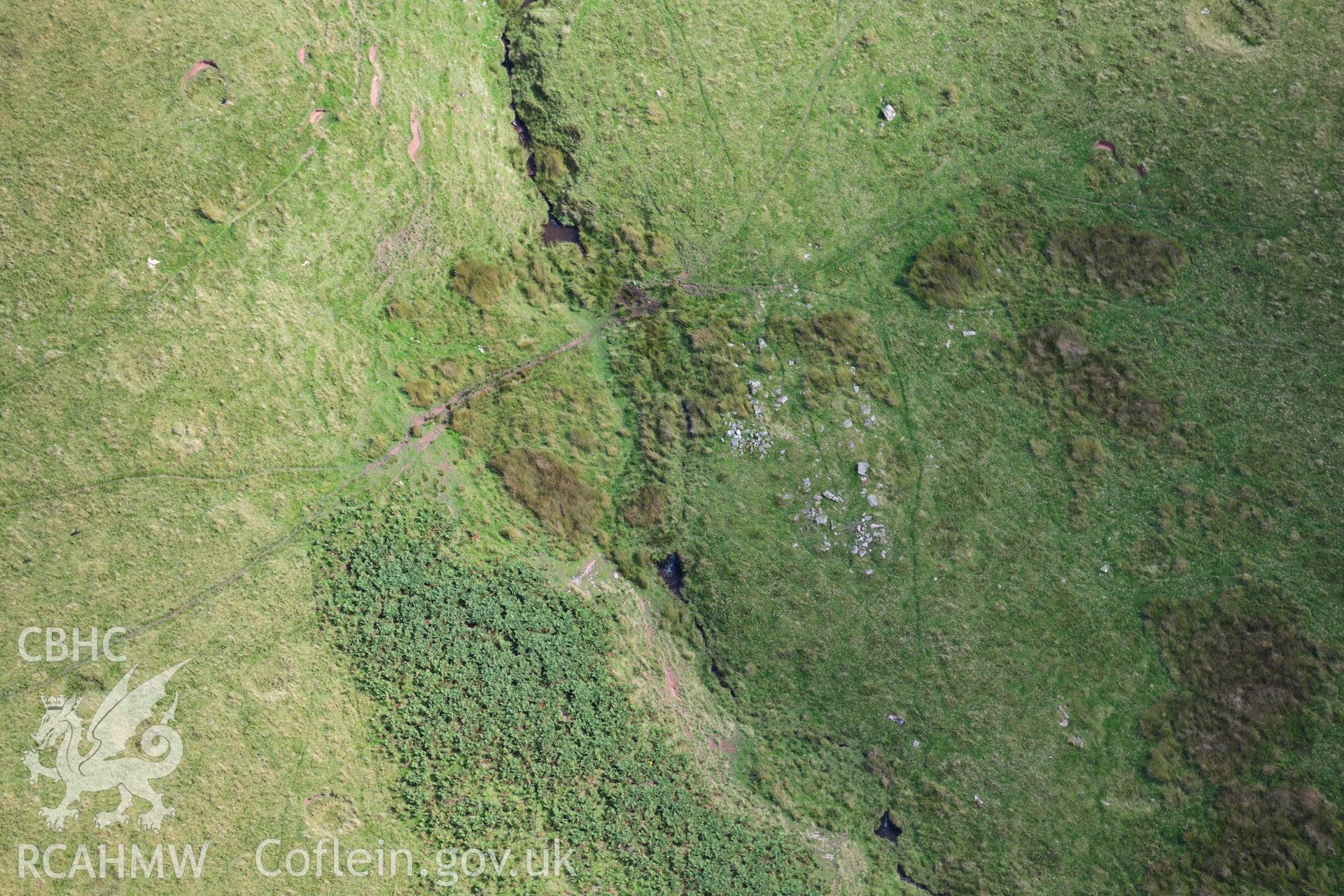 Garn Wen prehistoric cairn, stone spread near cairn