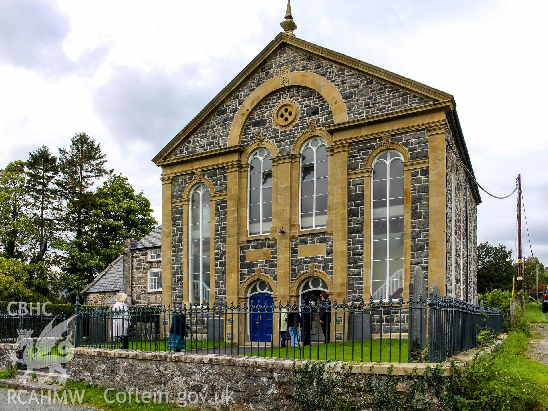 Hen Gapel - View of the front of the chapel, taken from South-East