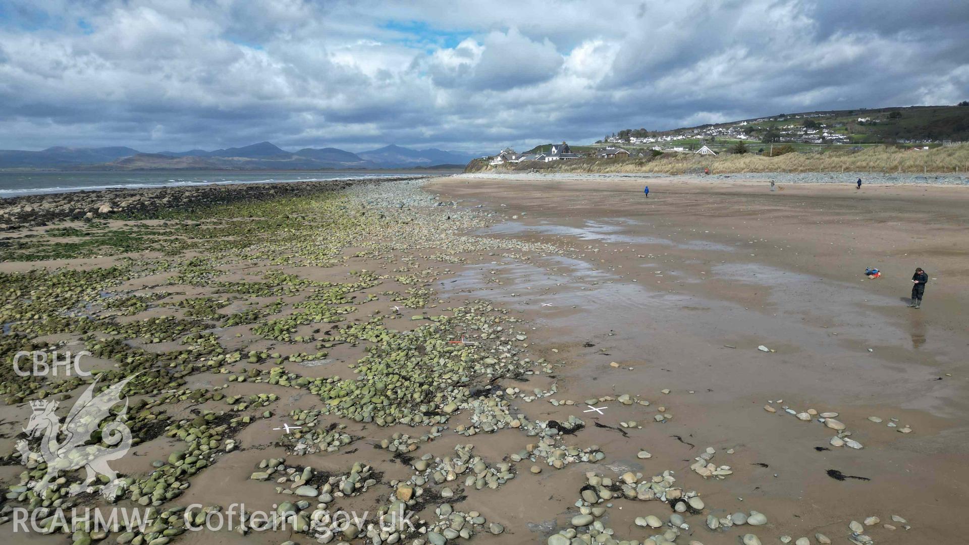 A contextual oblique view of the shipwreck on Llandanwg Beach, looking north on 28/03/2025, scales are 1m.