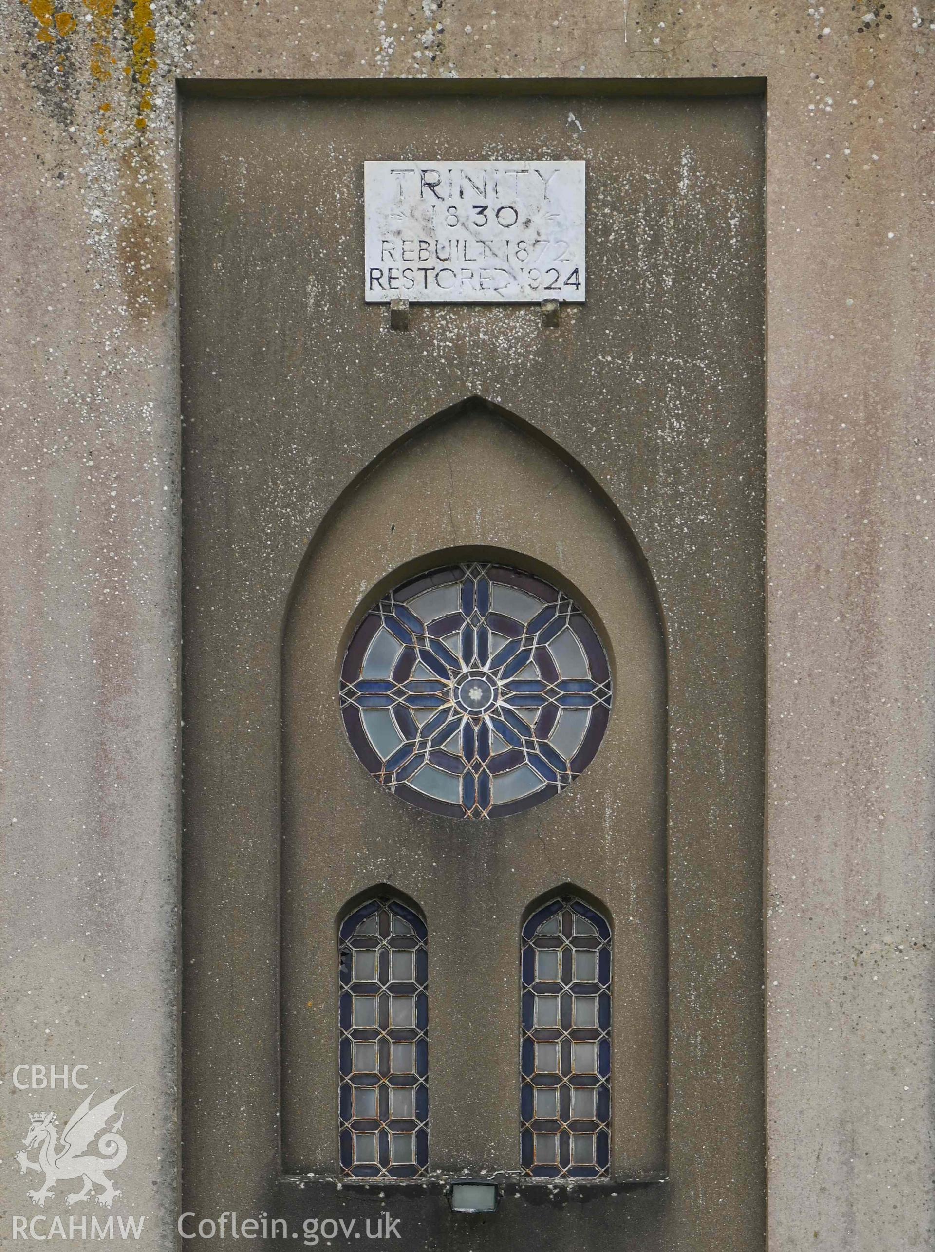 Trinity Welsh Calvinistic Methodist Chapel - View of the arched windows, roundel and foundation plaque above the entrance, taken from West