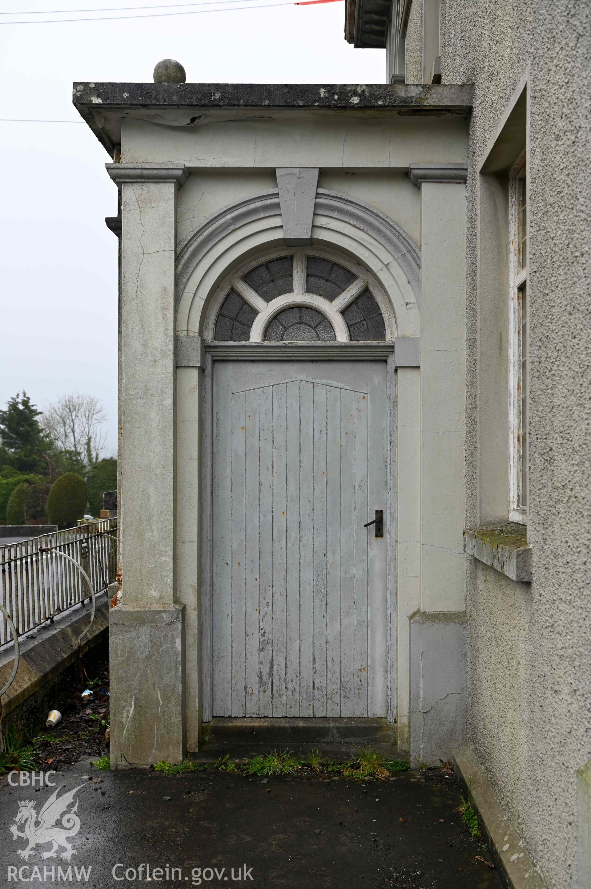 Seion Welsh Baptist Chapel - View of a door to the chapel's porch, taken from South-West