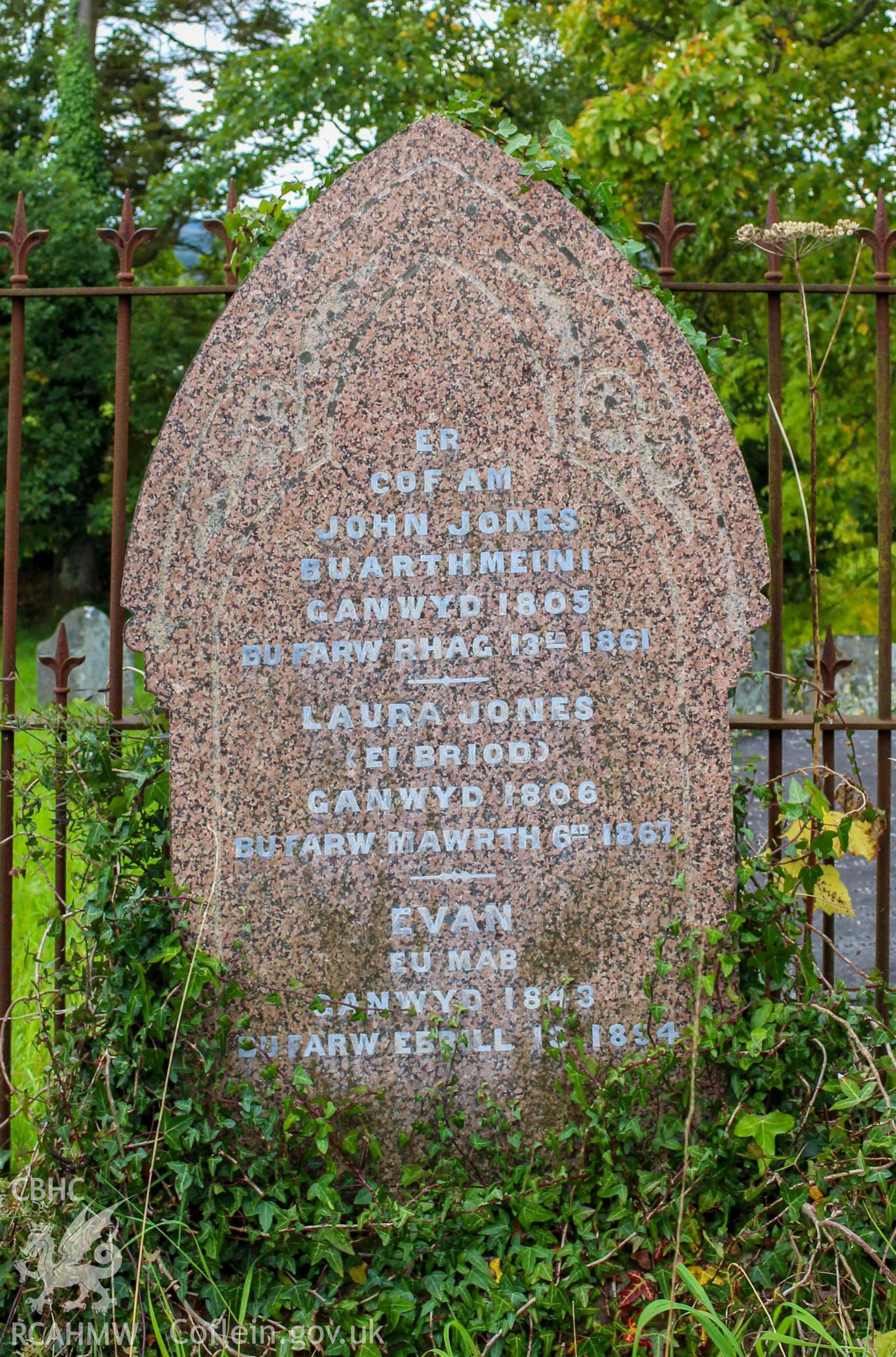 Hen Gapel - View of the grave of John Jones, Laura Jones and their son Evan