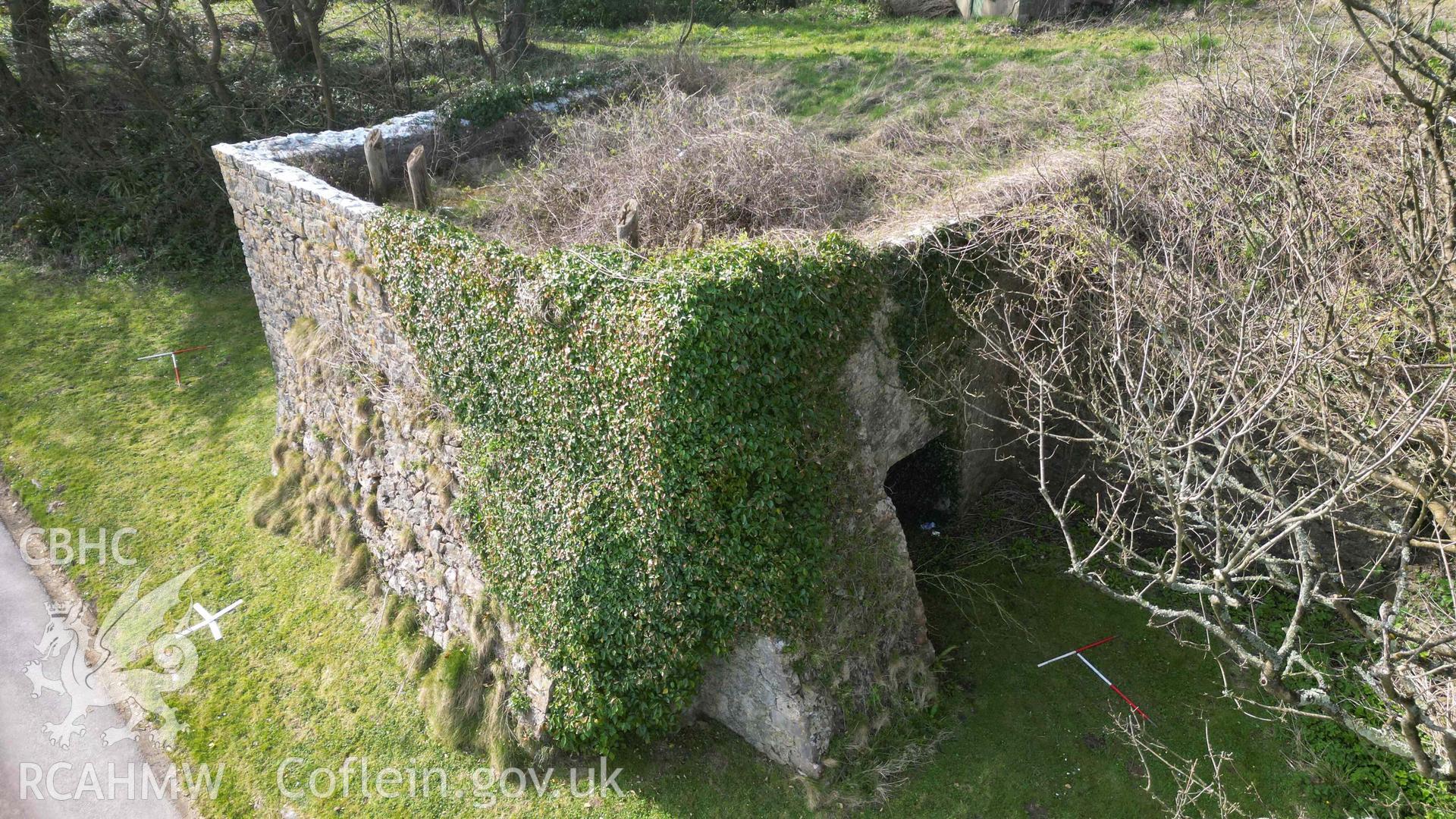Oblique view of the lime kiln at Stackpole Quay, on 31/03/2025. Scales are 1m.