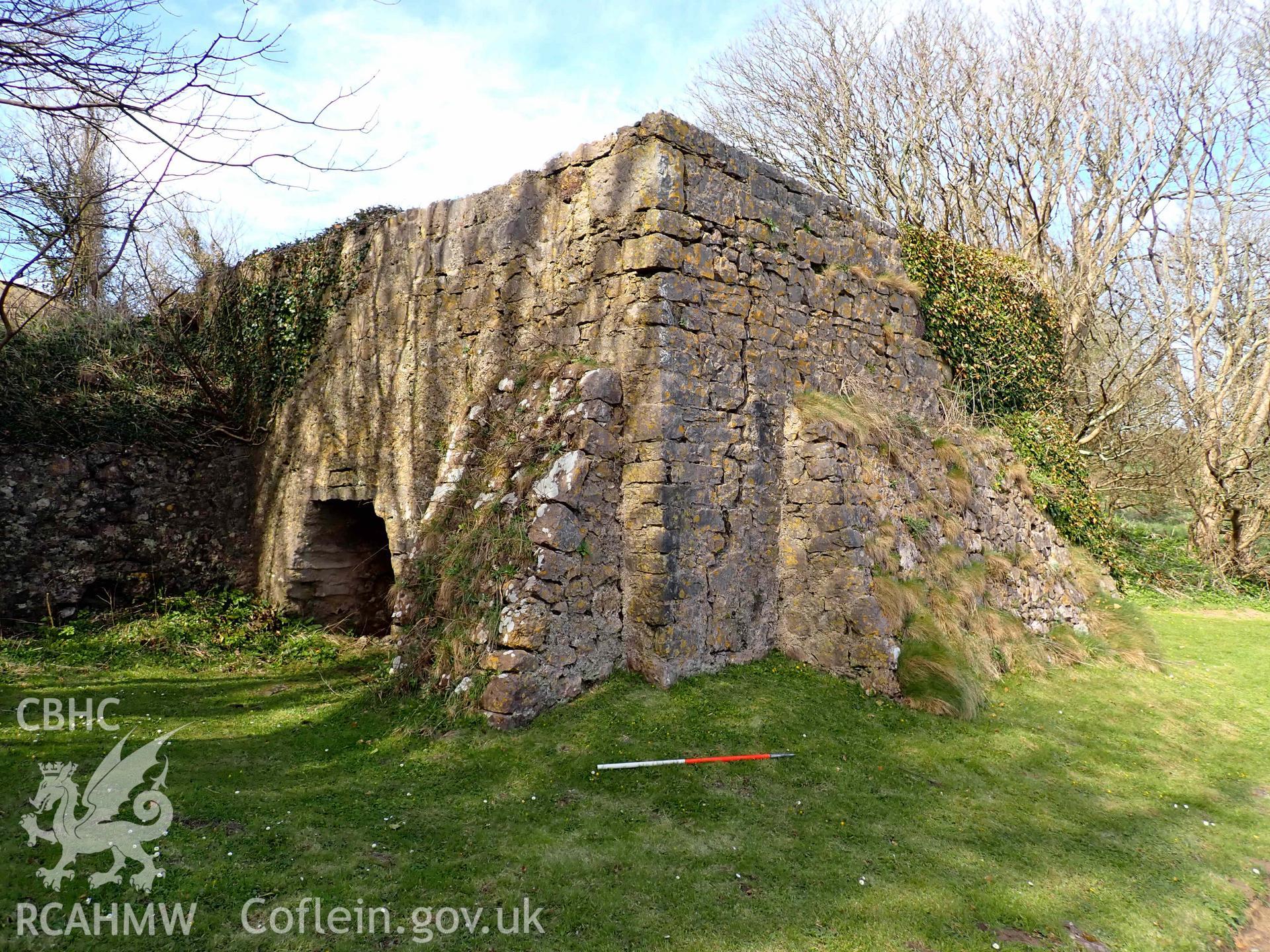 The southern side, and kiln-eye, of the lime kiln at Stackpole Quay, on 31/03/2025. Scale is 1m.