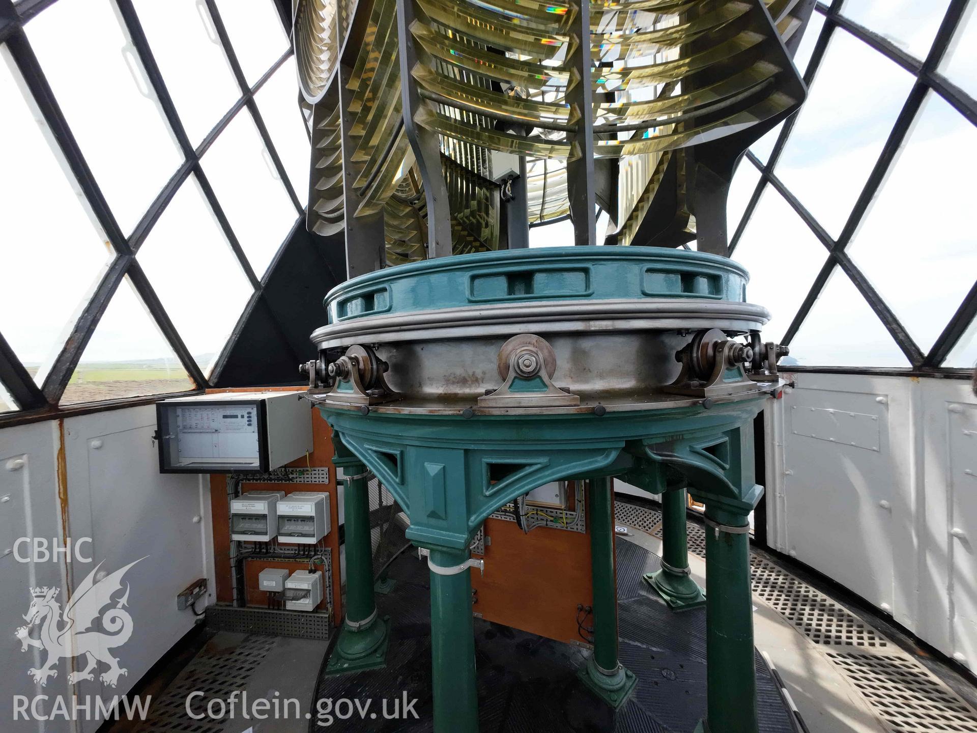 Strumble Head Lighthouse, general view of the lantern room, lower lens, pedestal and modern control panel.