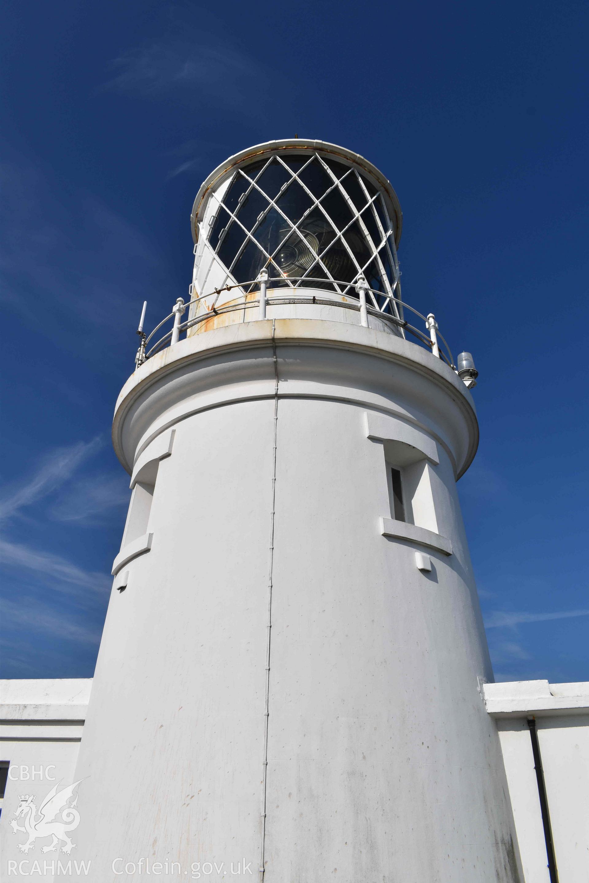 Strumble Head Lighthouse tower, viewed from the east side, on 20/05/2025.