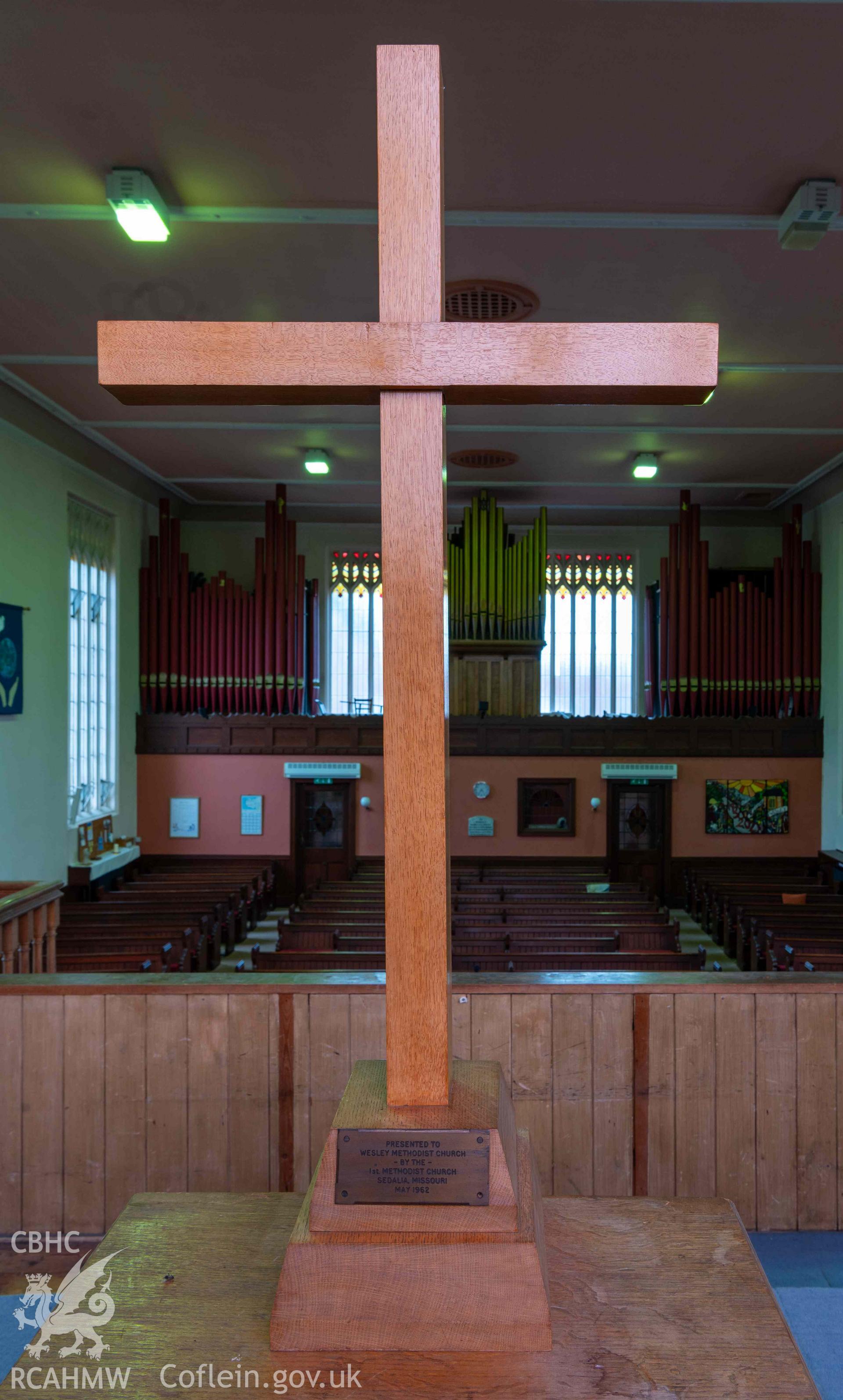 Wesleyan Methodist Chapel, detail of small cross on choir dias