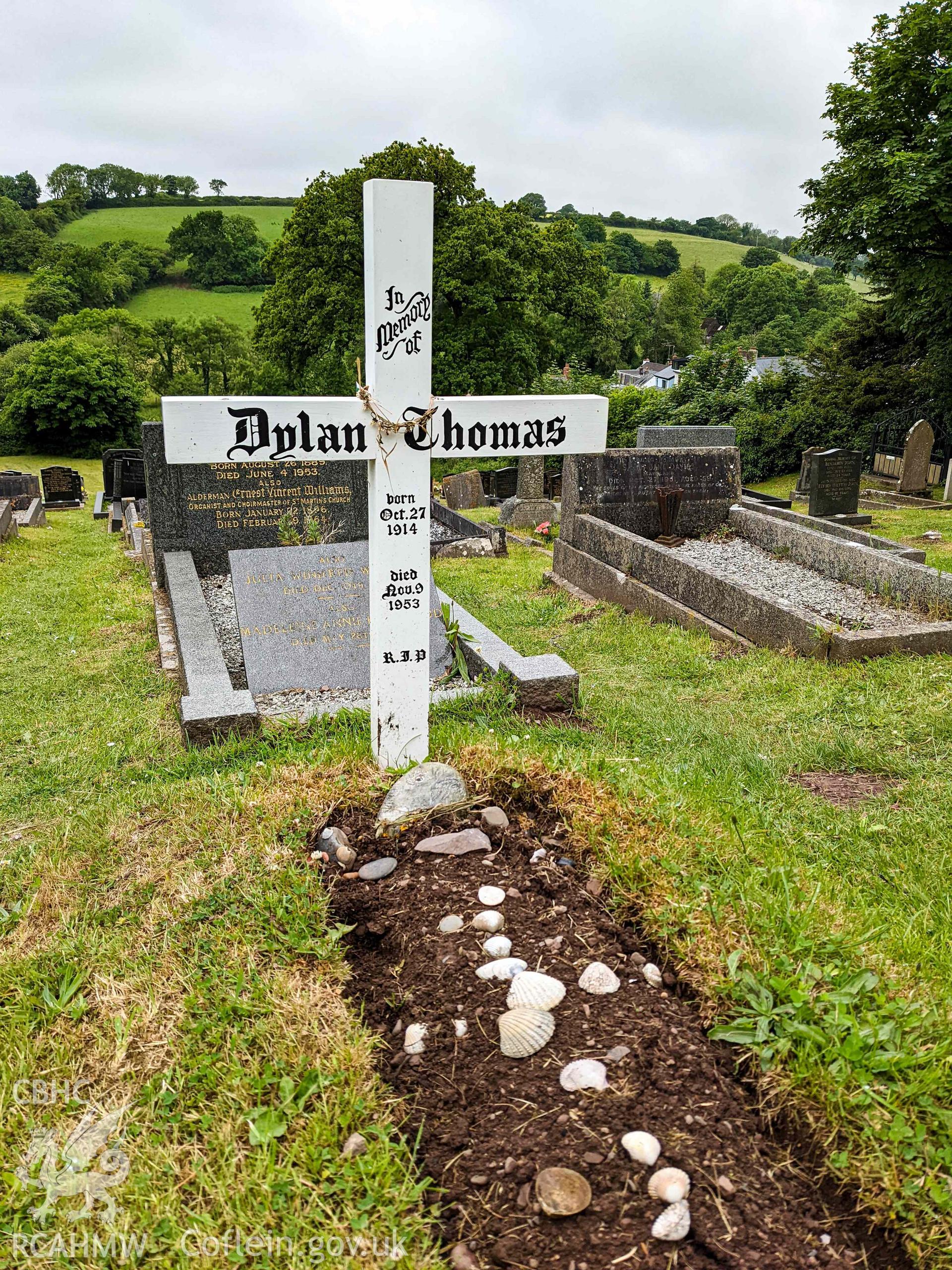 Dylan Thomas' grave, St Martin's Churchyard, Laugharne