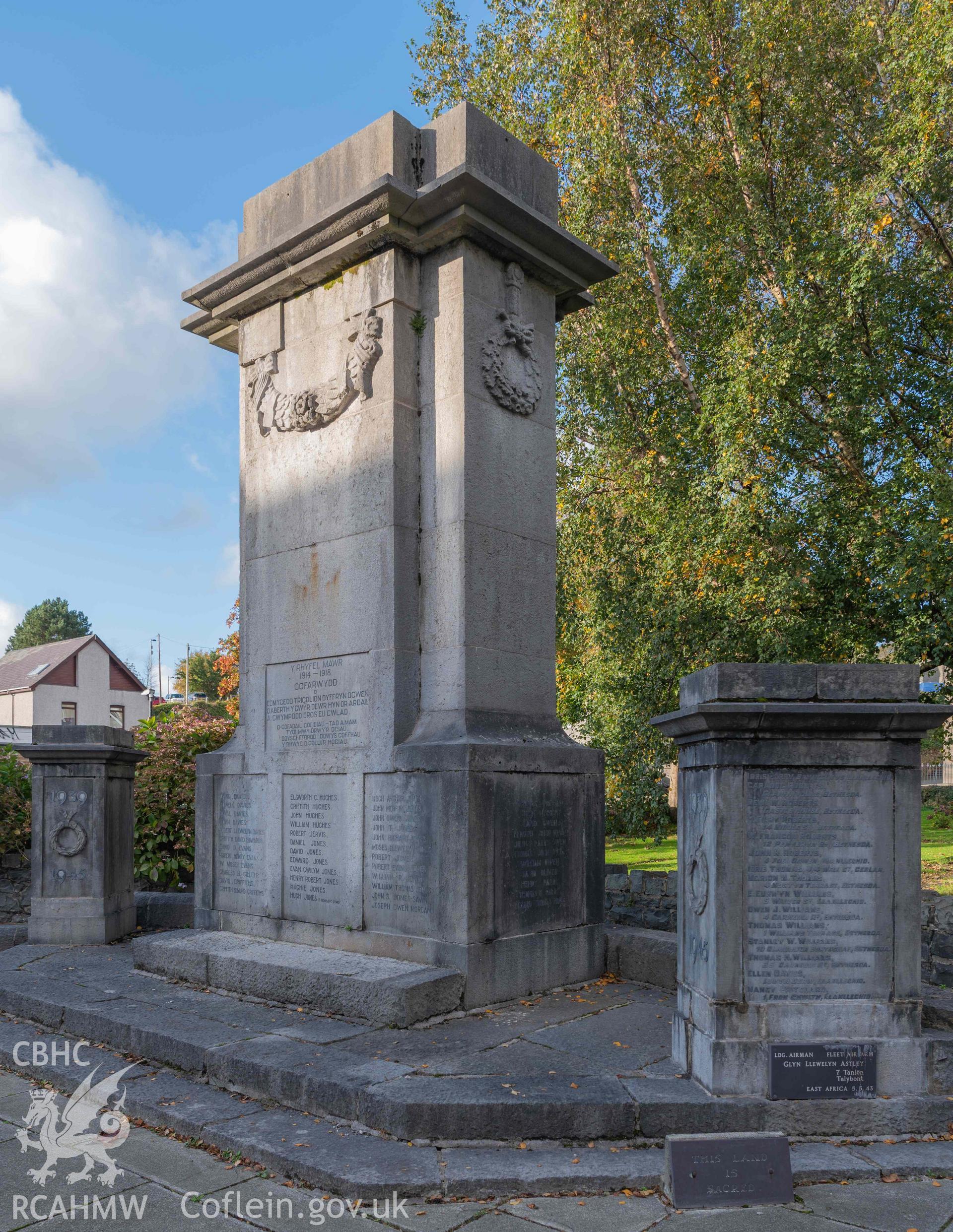 Bethesda War Memorial - View of the memorials commemorating those from Bethesda who died in the First and Second World Wars, taken from East