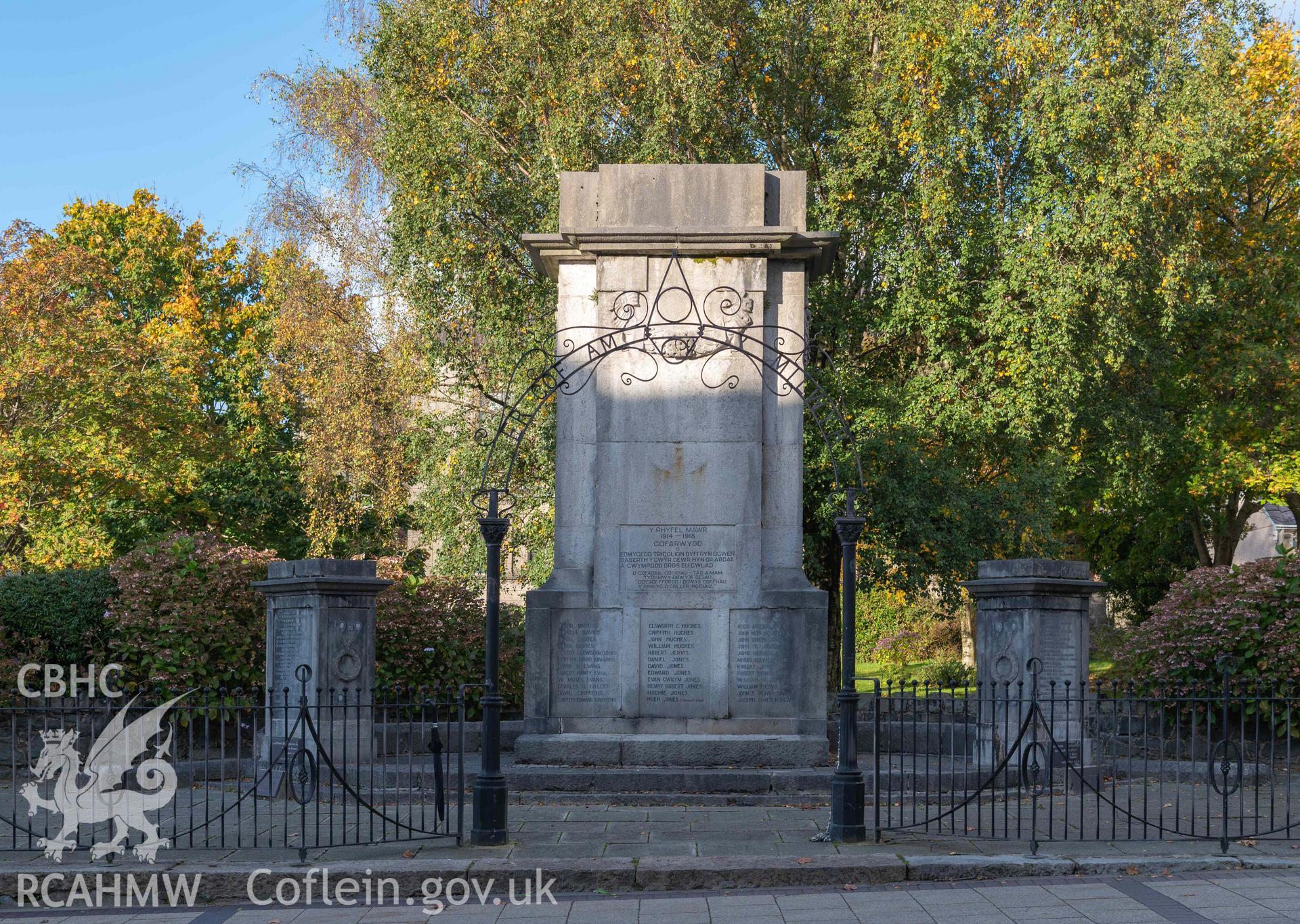Bethesda War Memorial - View of memorials to those from Bethesda who died in the First and Second World Wars, taken from South-West