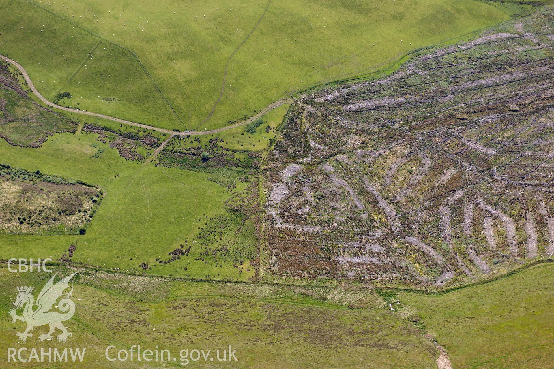 Oblique aerial photograph taken during the Royal Commission’s programme of archaeological aerial reconnaissance: Bwlch yr Oerfa settlement-View from the west