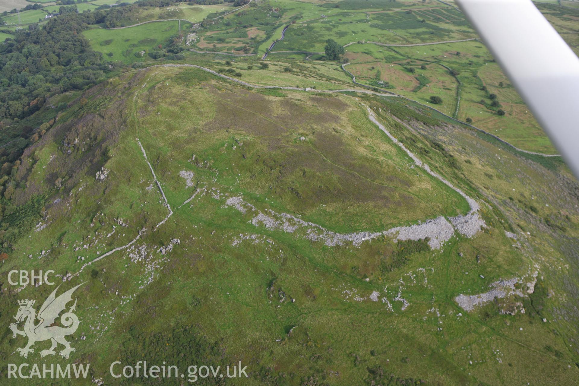 RCAHMW colour oblique aerial photograph of Pen-y-Gaer Hillfort. Taken on 06 August 2009 by Toby Driver