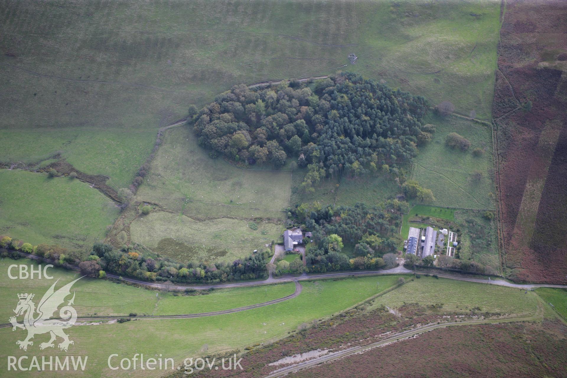 RCAHMW colour oblique aerial photograph of Bwlch-y-Parc Mounds I and II, Tyn-y-Mynydd, Moel Llech. Taken on 13 October 2009 by Toby Driver