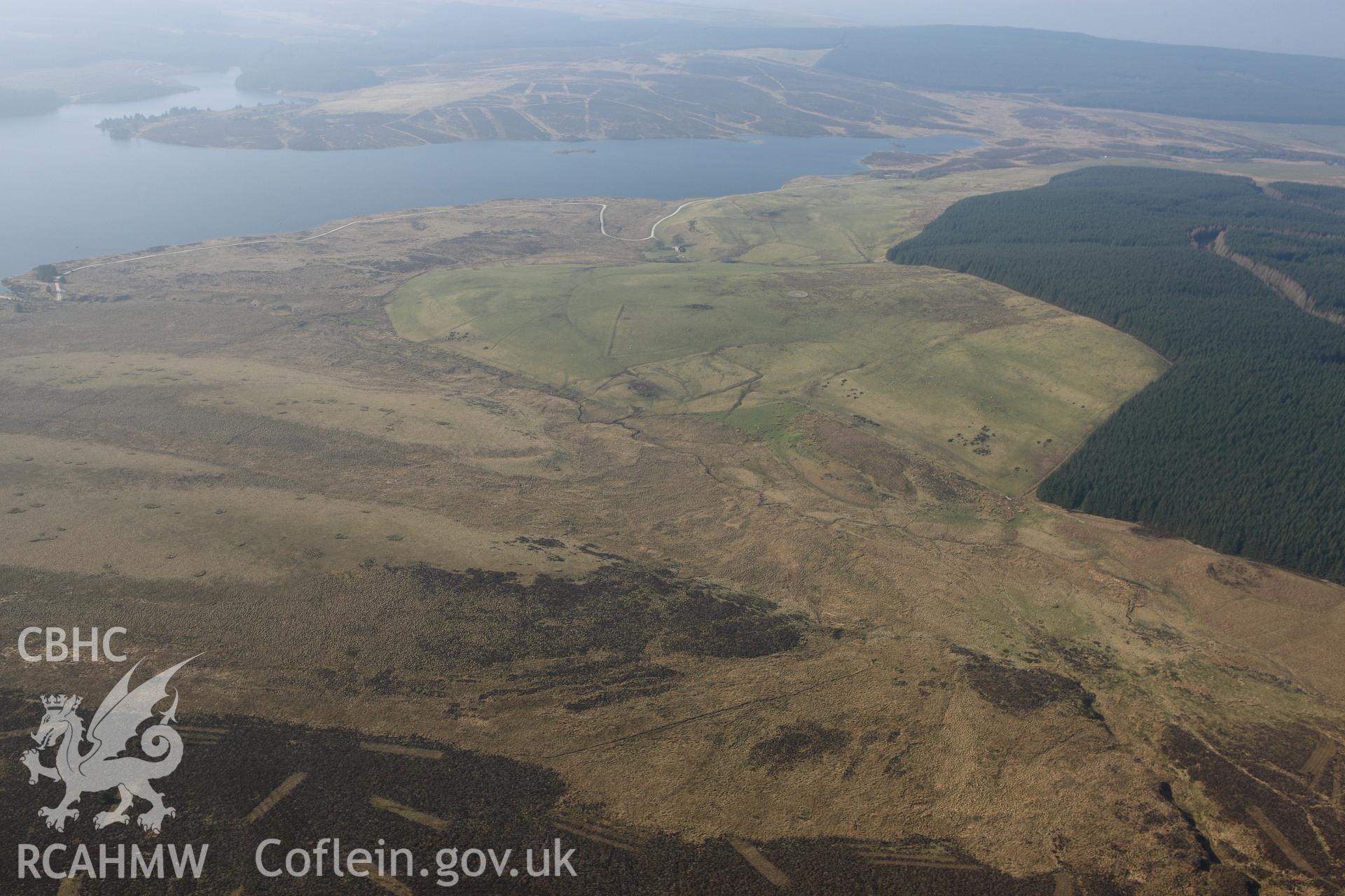 RCAHMW colour oblique photograph of Hen Ddinbych, landscape. Taken by Toby Driver on 18/03/2009.