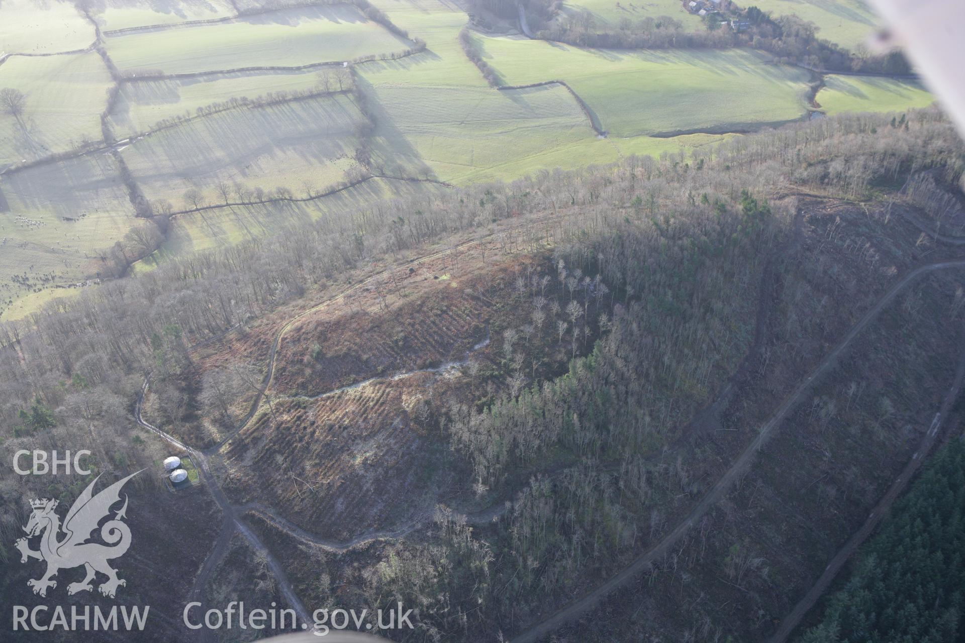 RCAHMW colour oblique photograph of Bryngwyn Wood camp. Taken by Toby Driver on 21/01/2009.