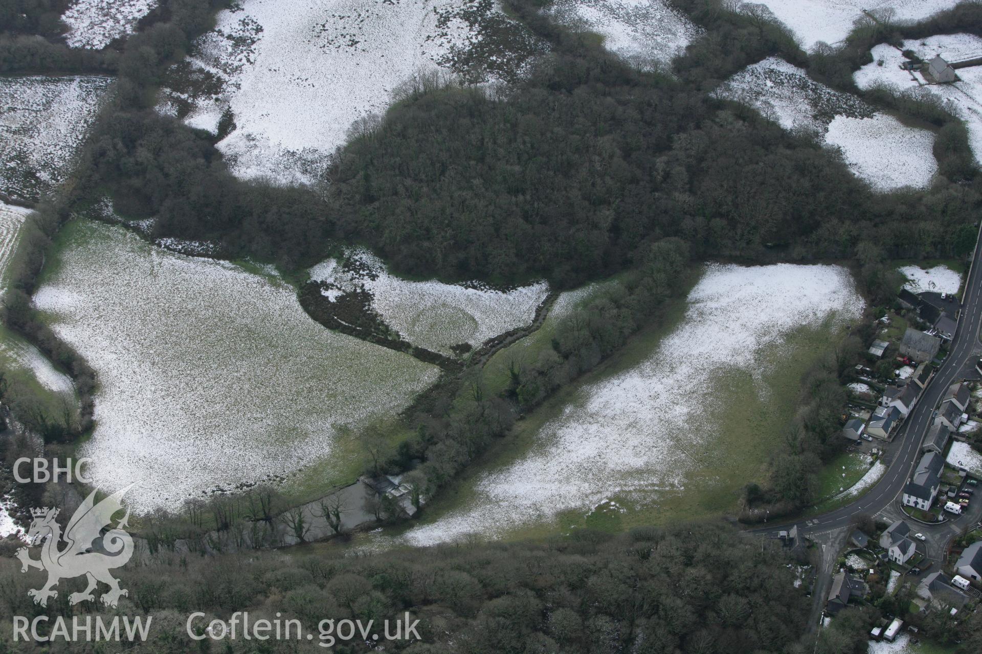 RCAHMW colour oblique photograph of Felindre Farchog enclosure. Taken by Toby Driver on 06/02/2009.