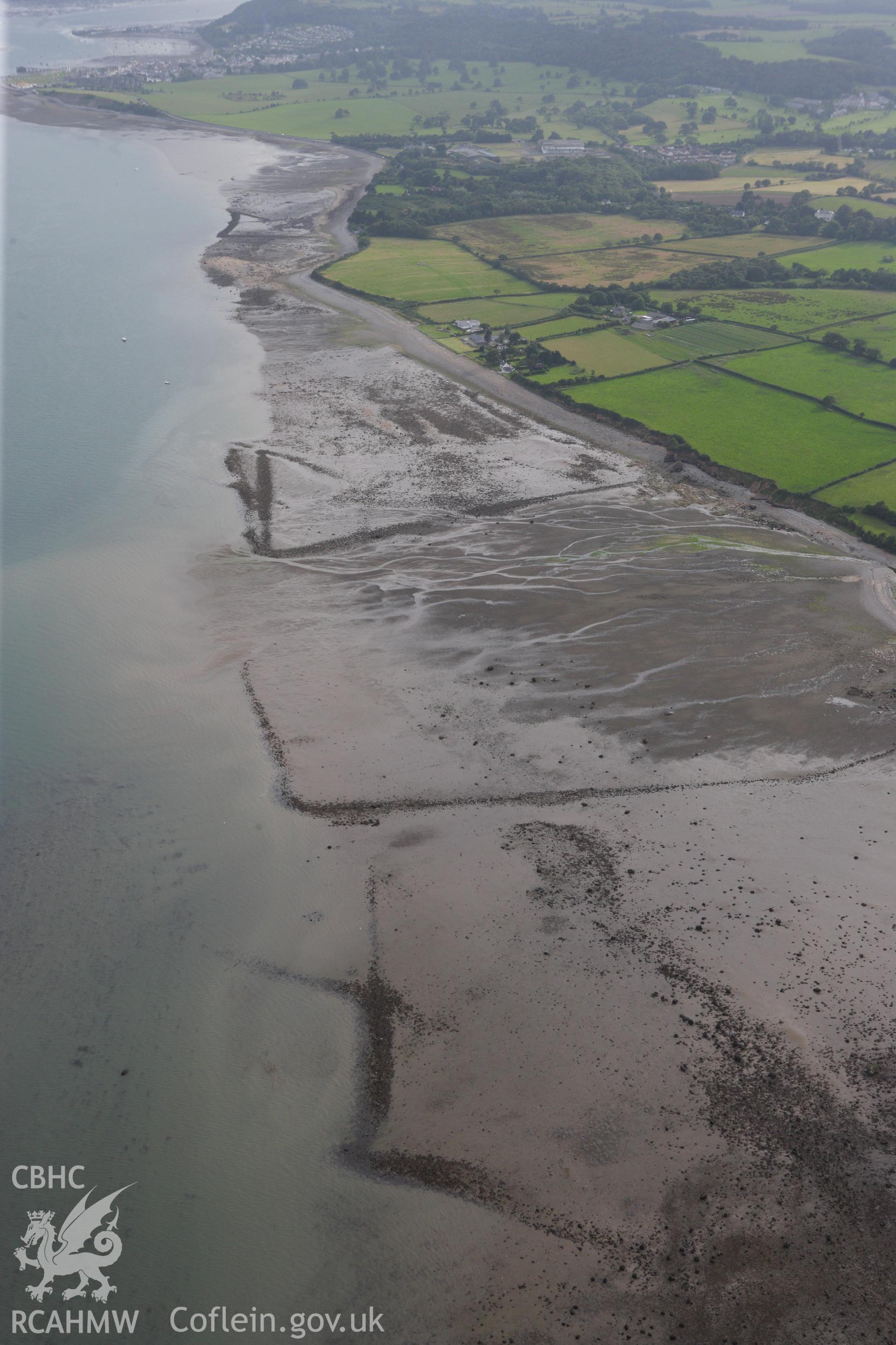 RCAHMW colour oblique aerial photograph of fish traps at Lleniog, southeast  of Llangoed. Taken on 06 August 2009 by Toby Driver