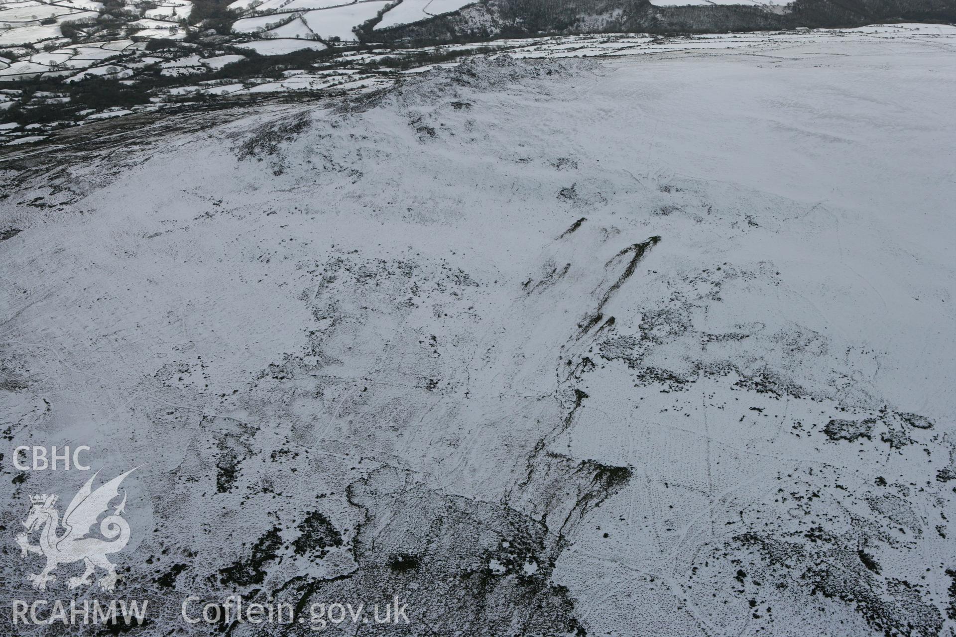 RCAHMW colour oblique photograph of Hut groups and fields on north flanks of Mynydd Carningli. Taken by Toby Driver on 06/02/2009.