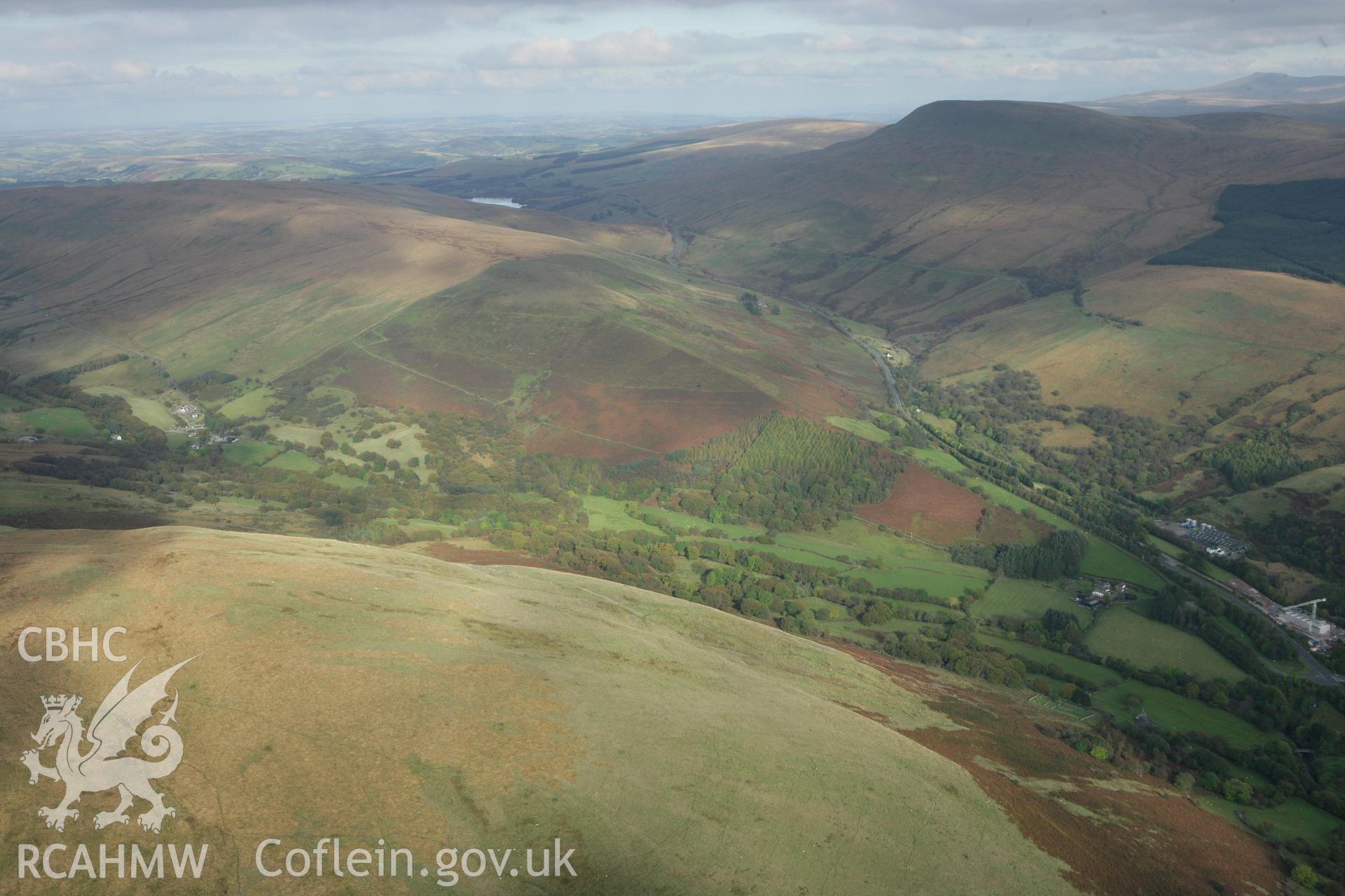 RCAHMW colour oblique aerial photograph of Carreg Haffes Field System and Buildings. Taken on 14 October 2009 by Toby Driver
