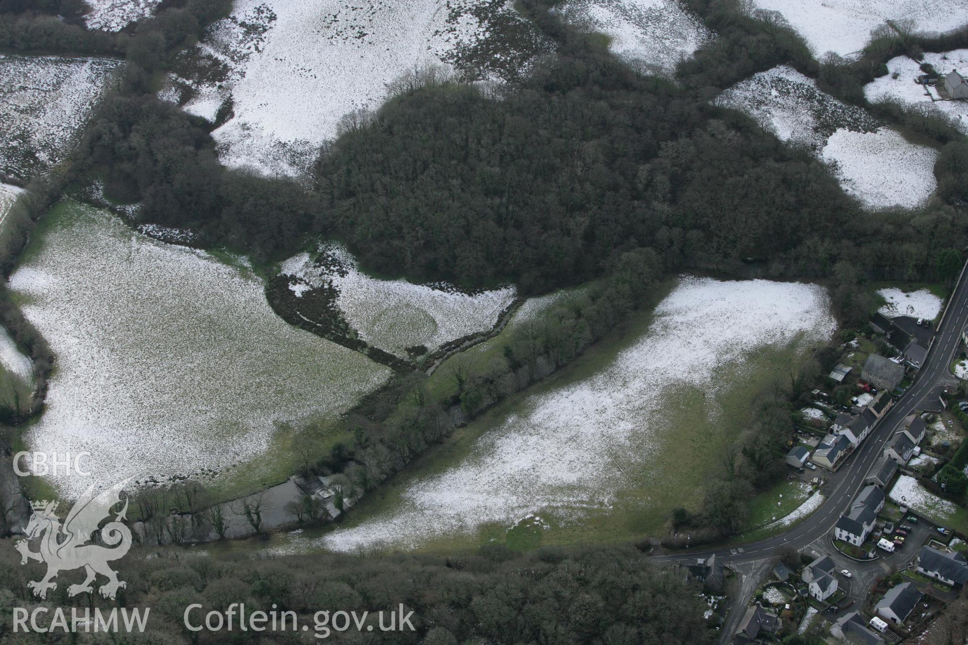 RCAHMW colour oblique photograph of Felindre Farchog enclosure. Taken by Toby Driver on 06/02/2009.