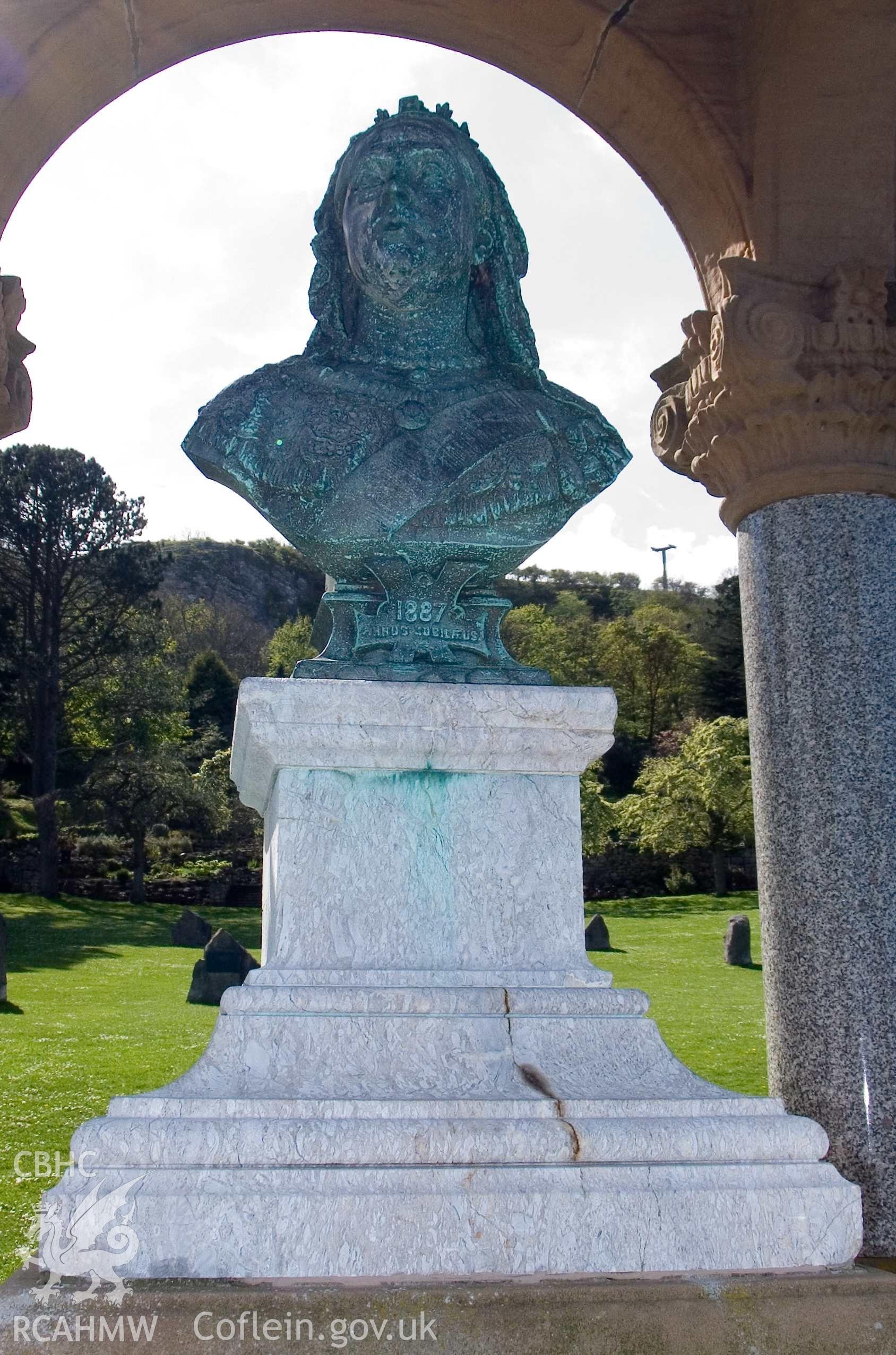 Jubilee Monument in Llandudno taken by David Howarth in 2009.